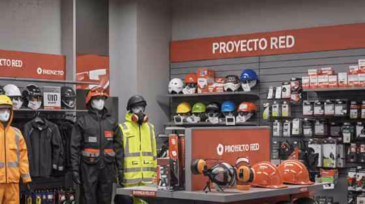 Equipo de protección personal y botiquín de primeros auxilios para instalaciones industriales